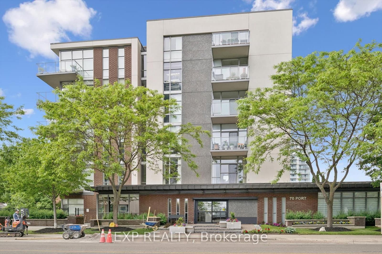#607 - 70 Port Street E