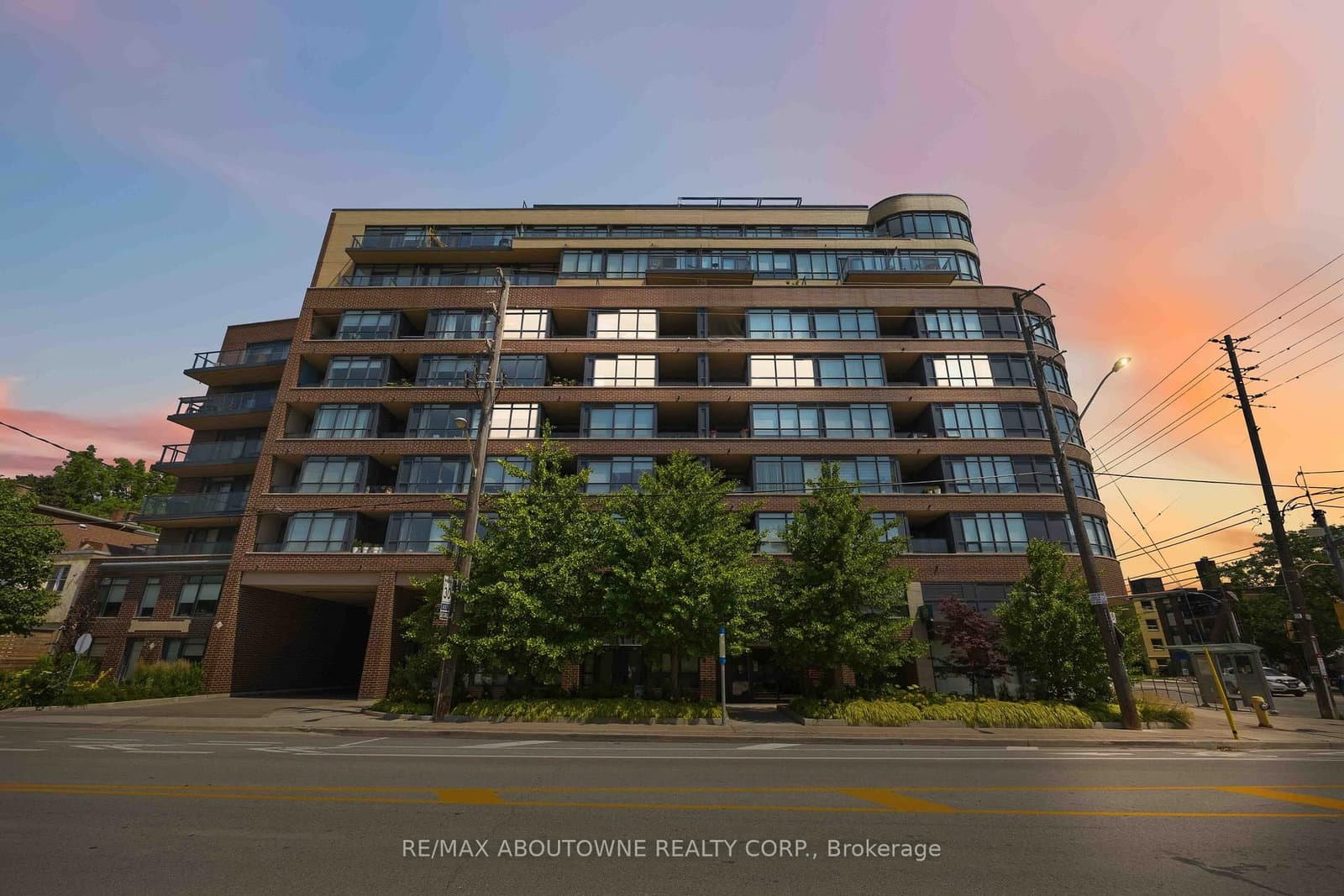 #904 - 11 Superior Avenue
