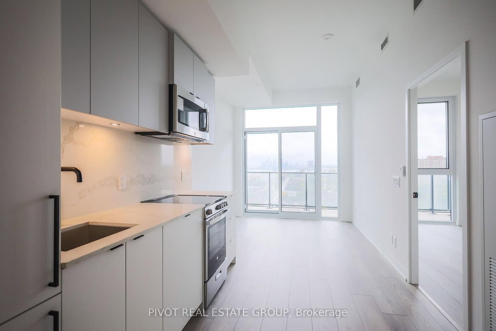 #1406 - 285 Dufferin Street