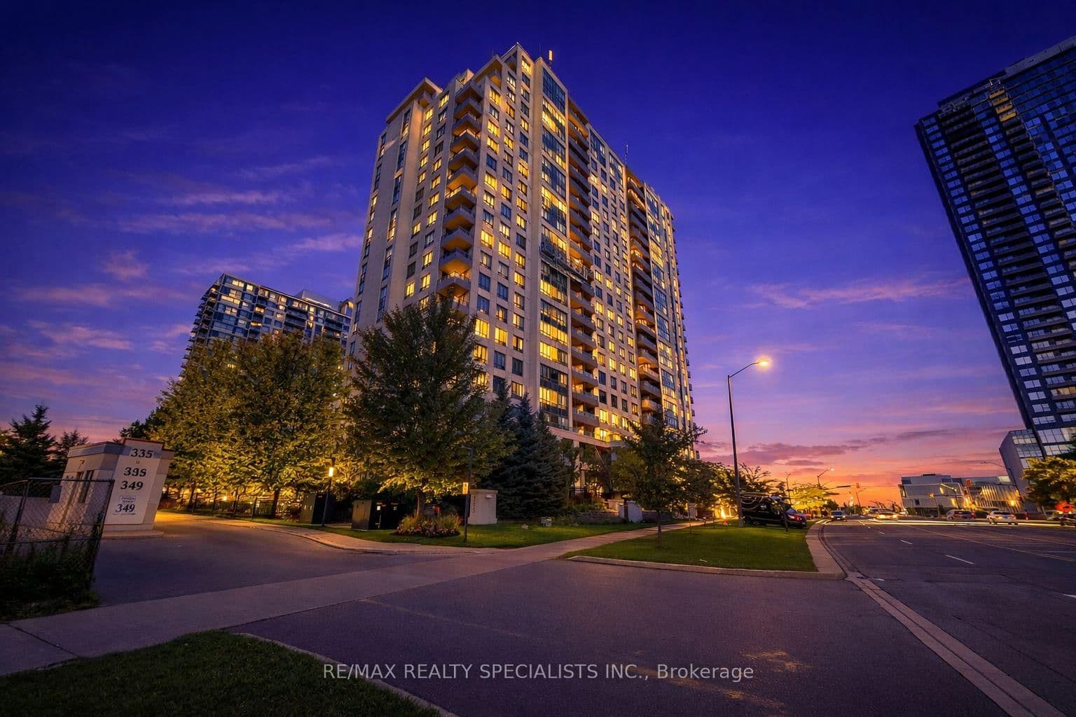 #707 - 335 Rathburn Road W