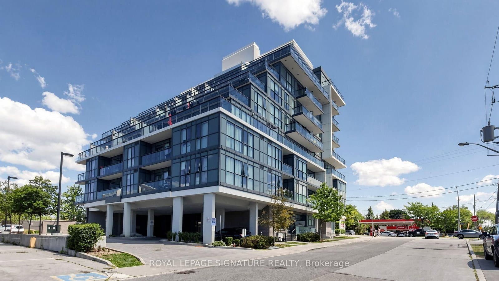 16 McAdam Avenue, Unit 403