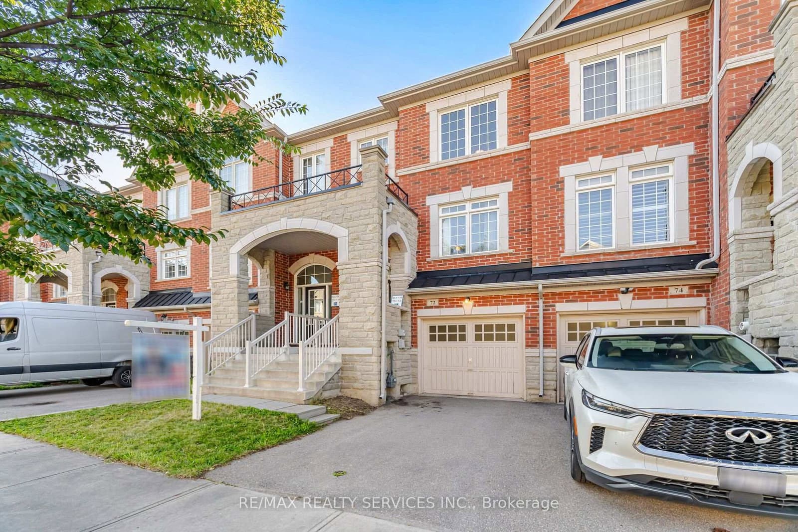 72 Rockman Crescent