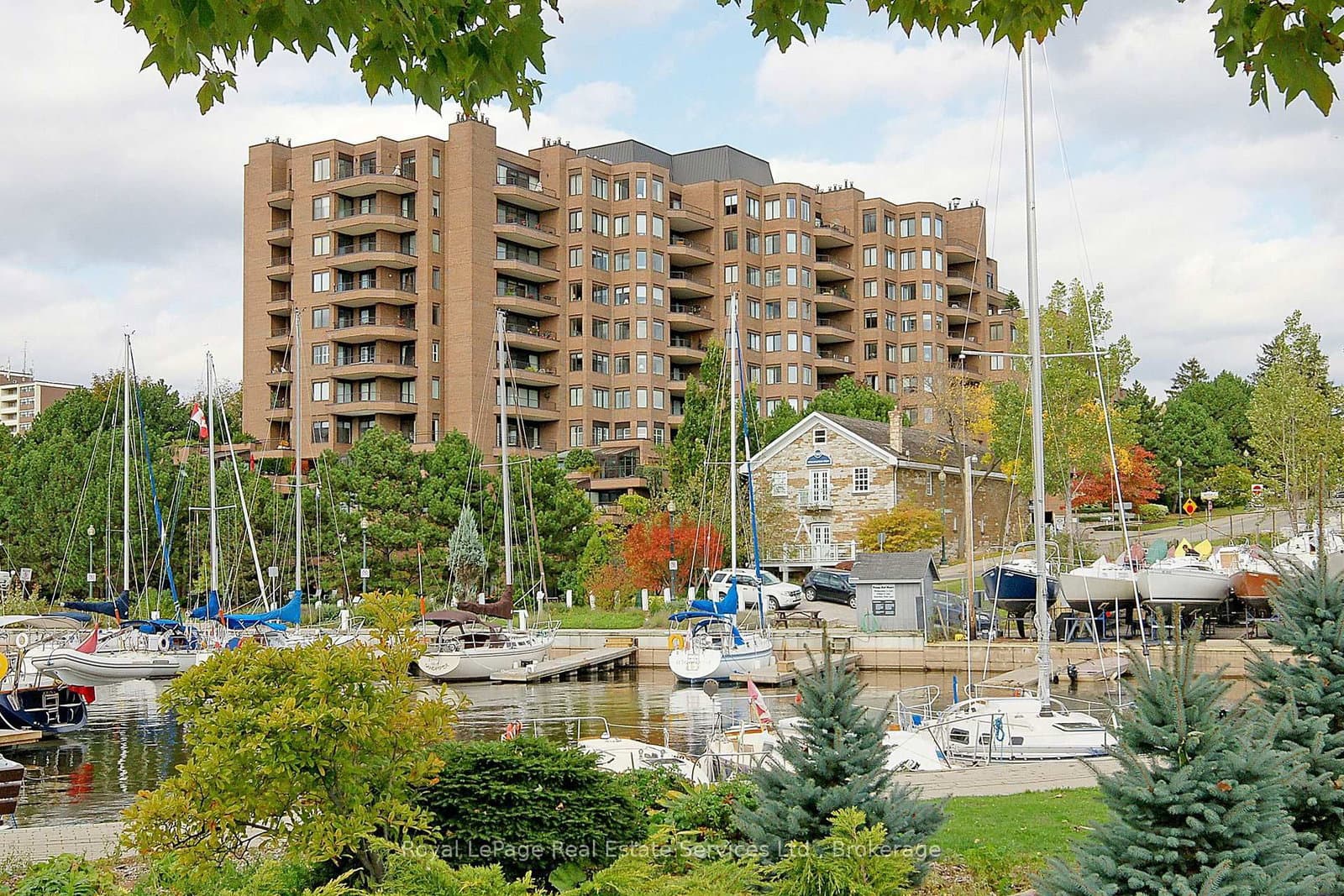 #1105 - 100 Lakeshore Road E
