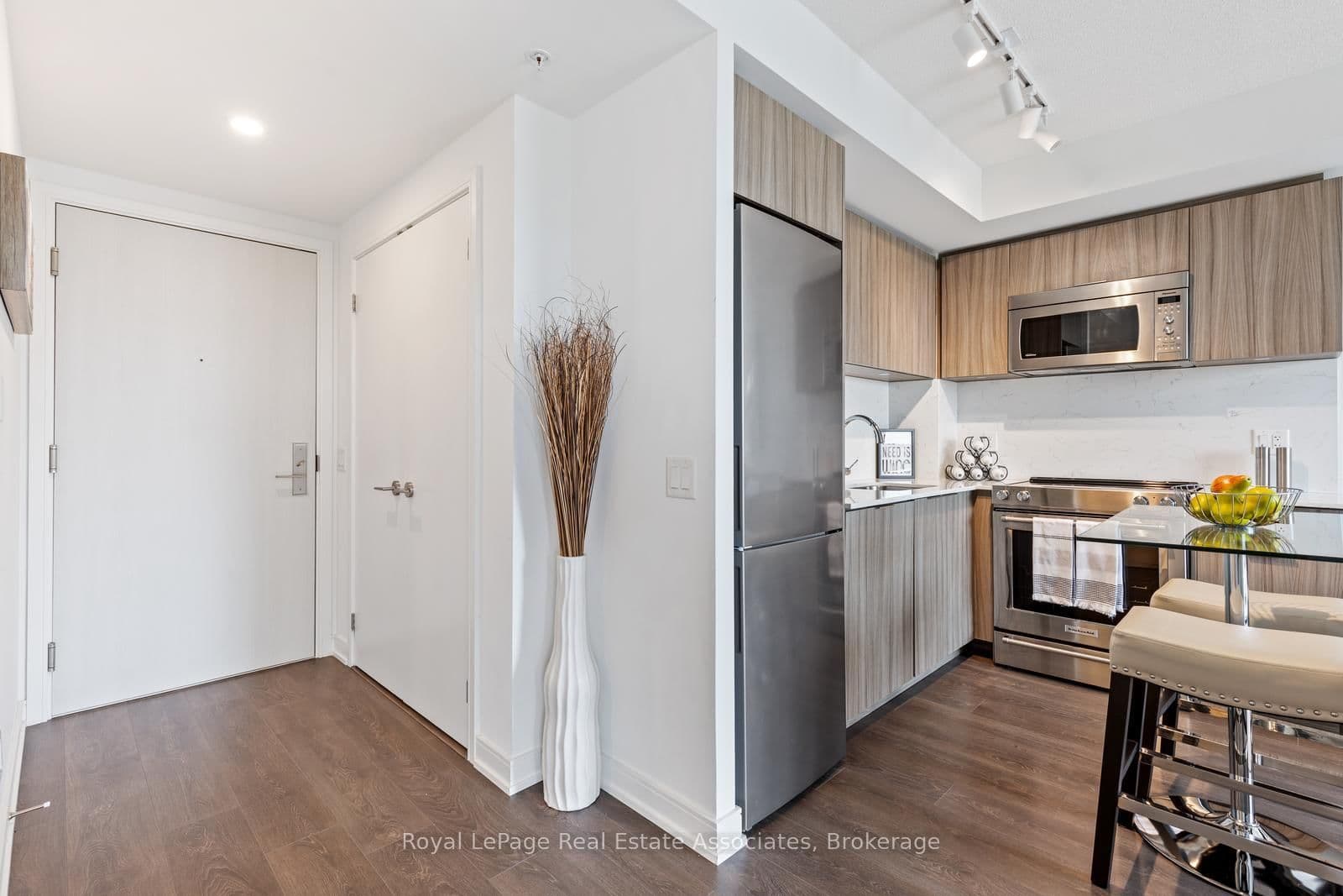 30 Samuel Wood Way, Unit 1403