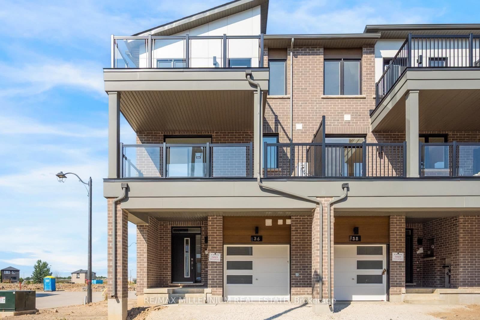 36 Thornbird Crescent, Unit Upper