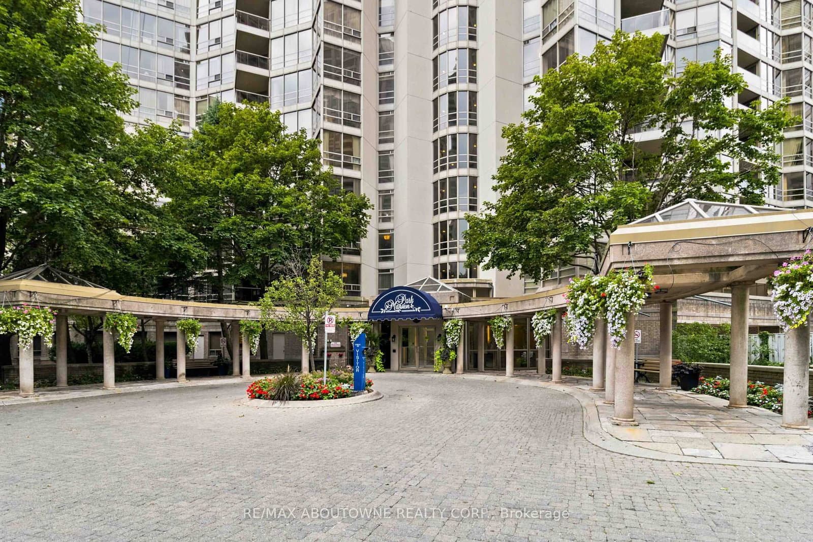 #901 - 45 Kingsbridge Garden Circle