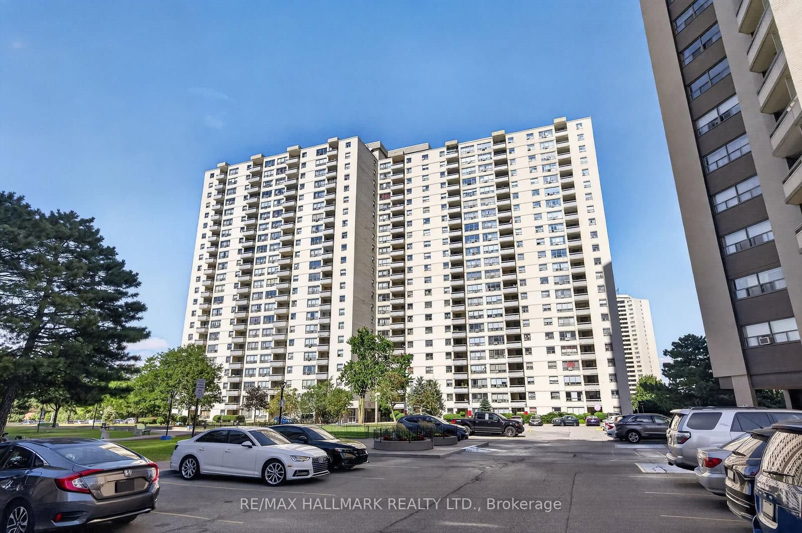 #912 - 370 Dixon Road
