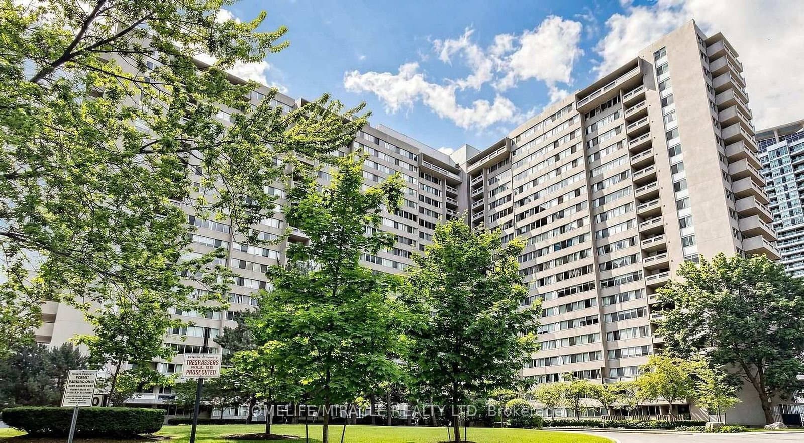 #313 - 3590 Kaneff Crescent
