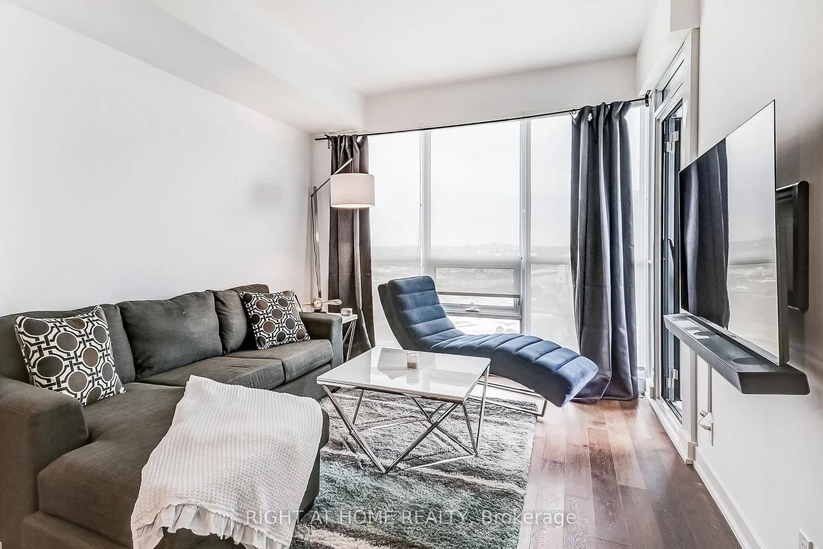#2710 - 2212 Lake Shore Boulevard W