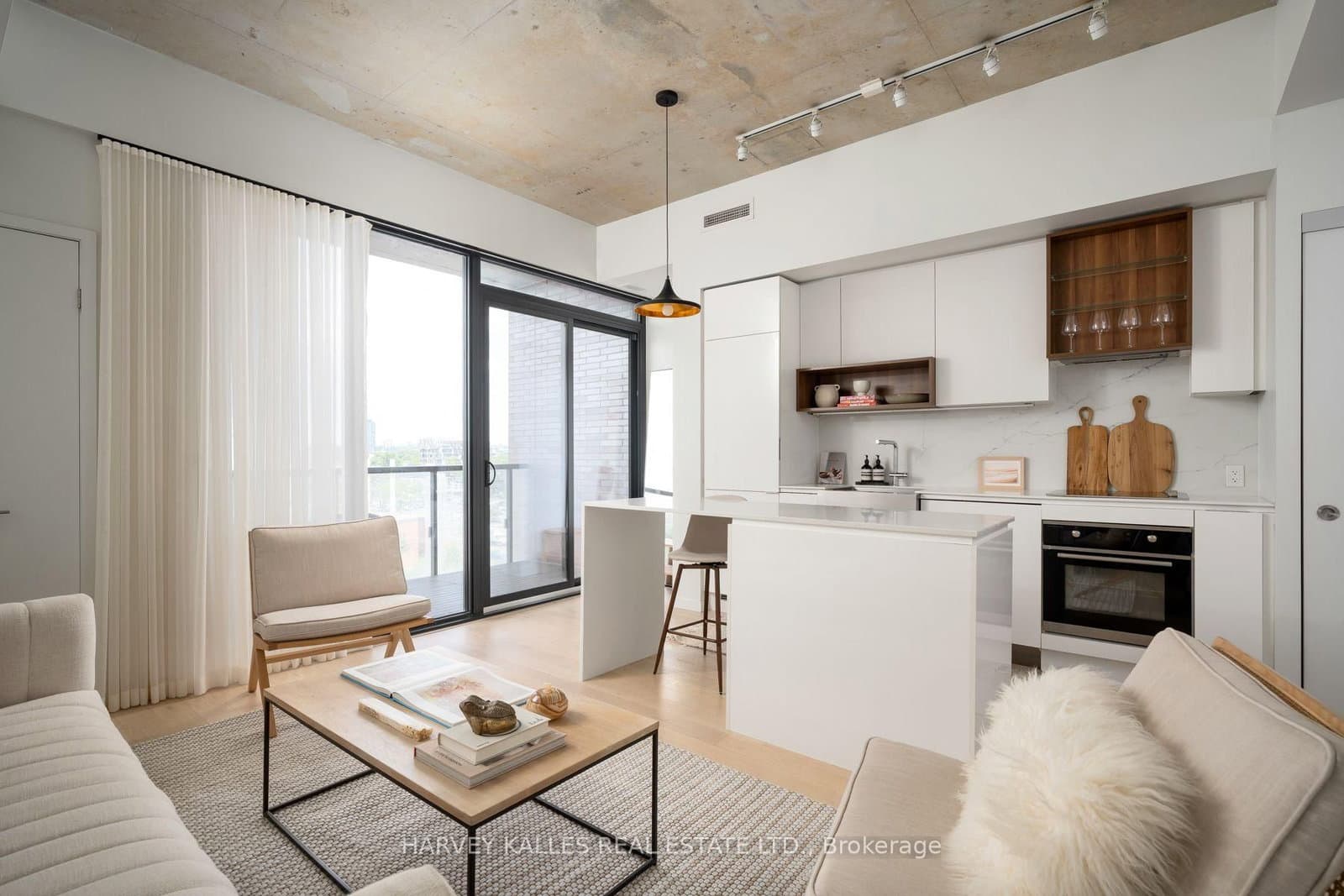 #809 - 383 Sorauren Avenue