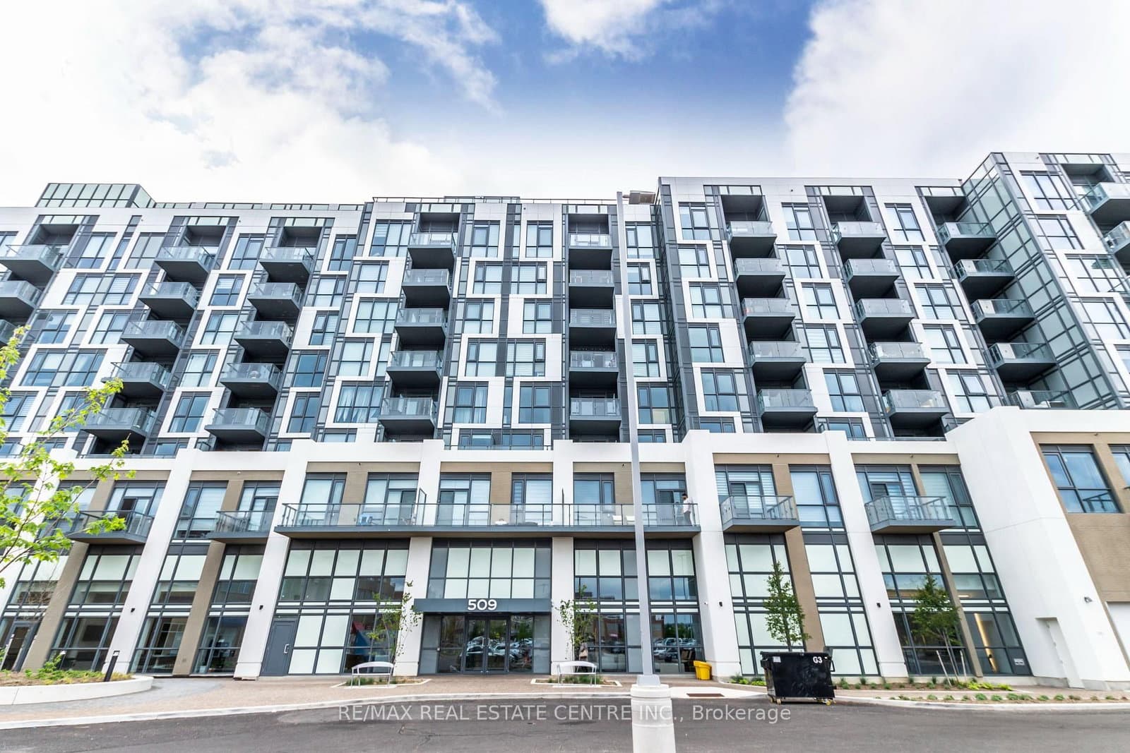 509 Dundas Street W, Unit 401