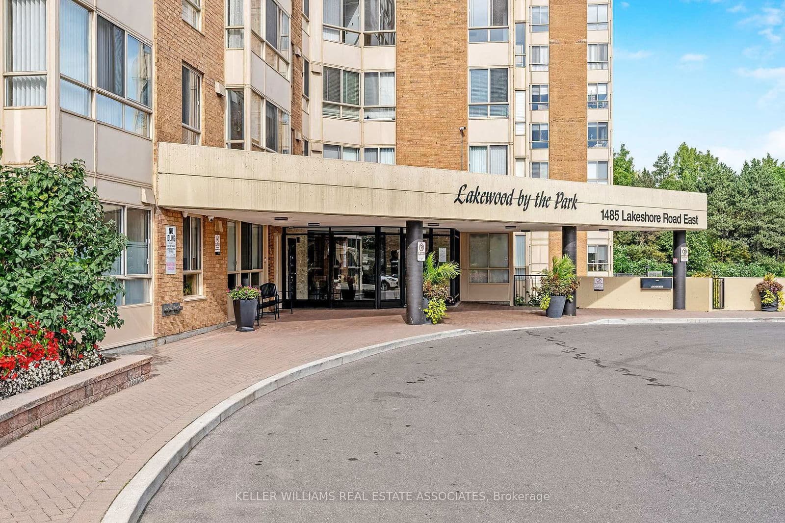 1485 Lakeshore Road E, Unit 203