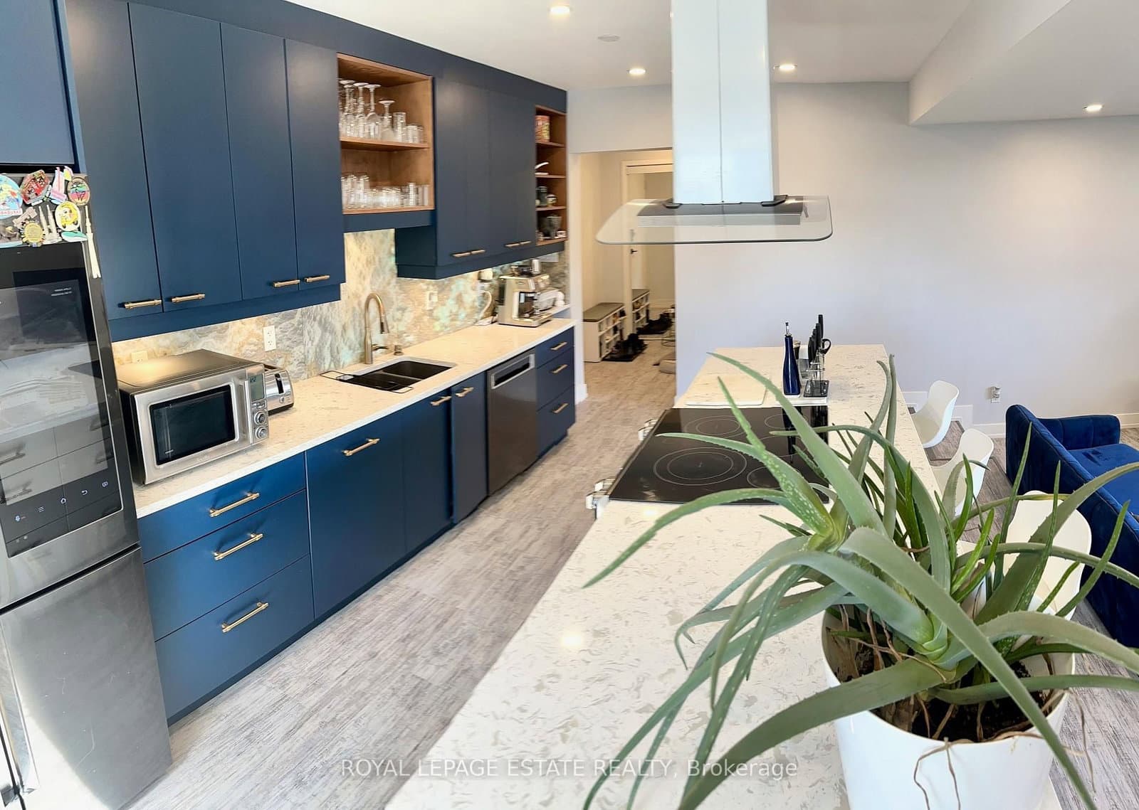 49 Queen Street E, Unit 802