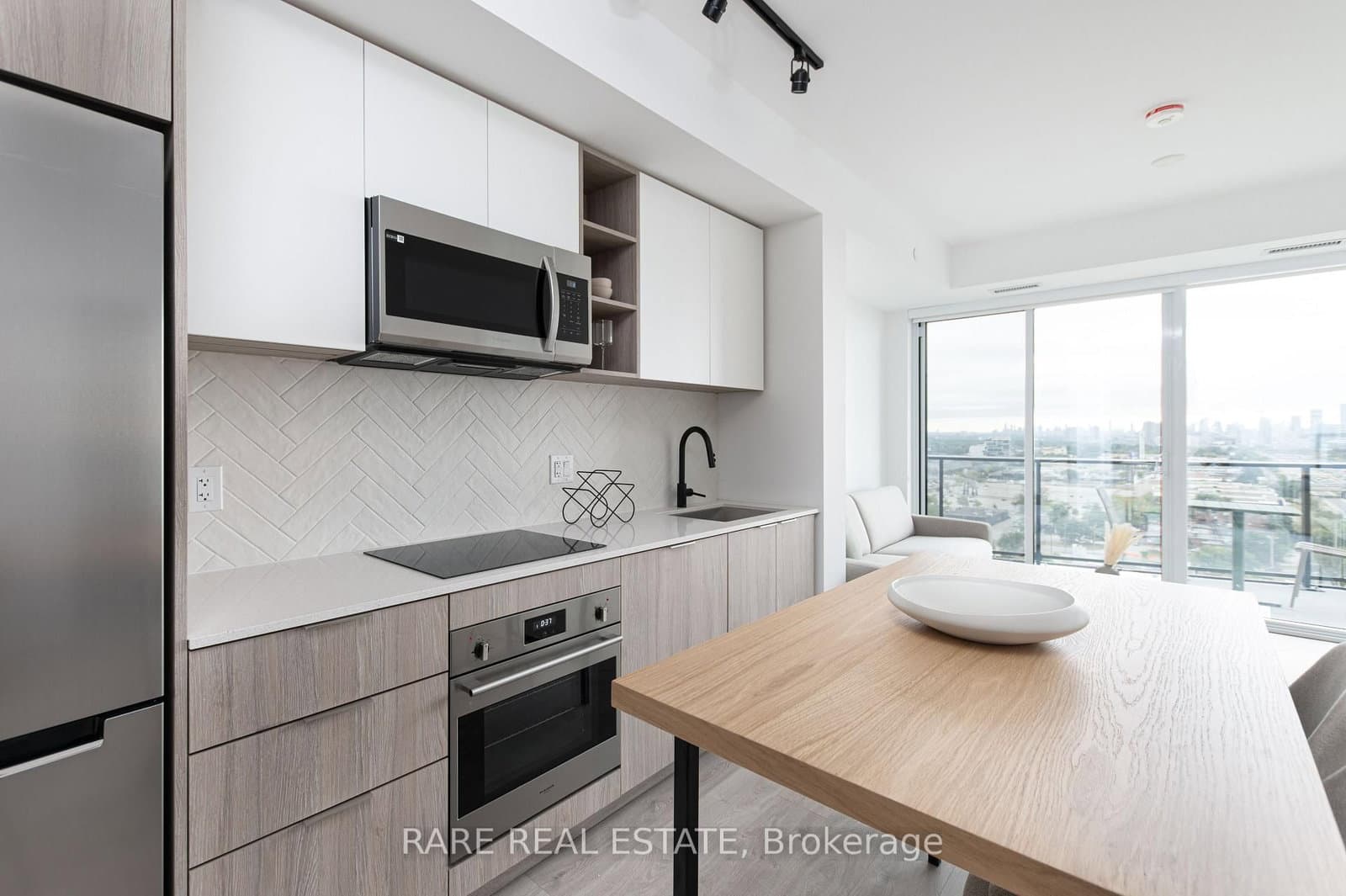 36 Zorra Street, Unit 605