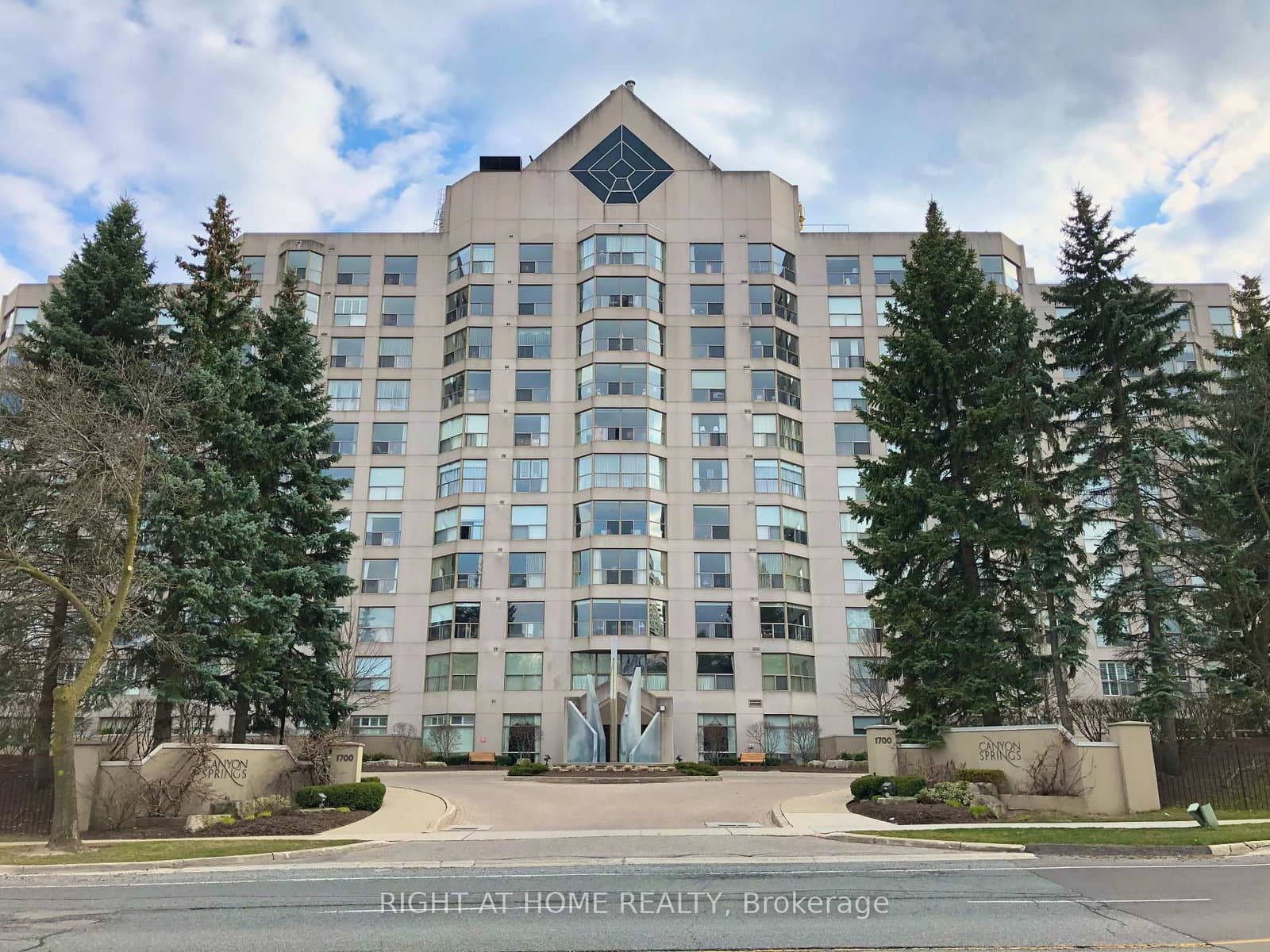 1700 The College Way, Unit 802