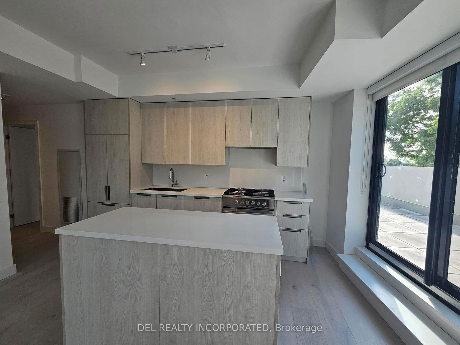 160 Kingsway Crescent, Unit 303