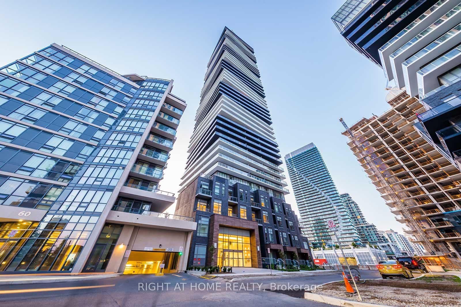 56 ANNIE CRAIG Drive, Unit 3807