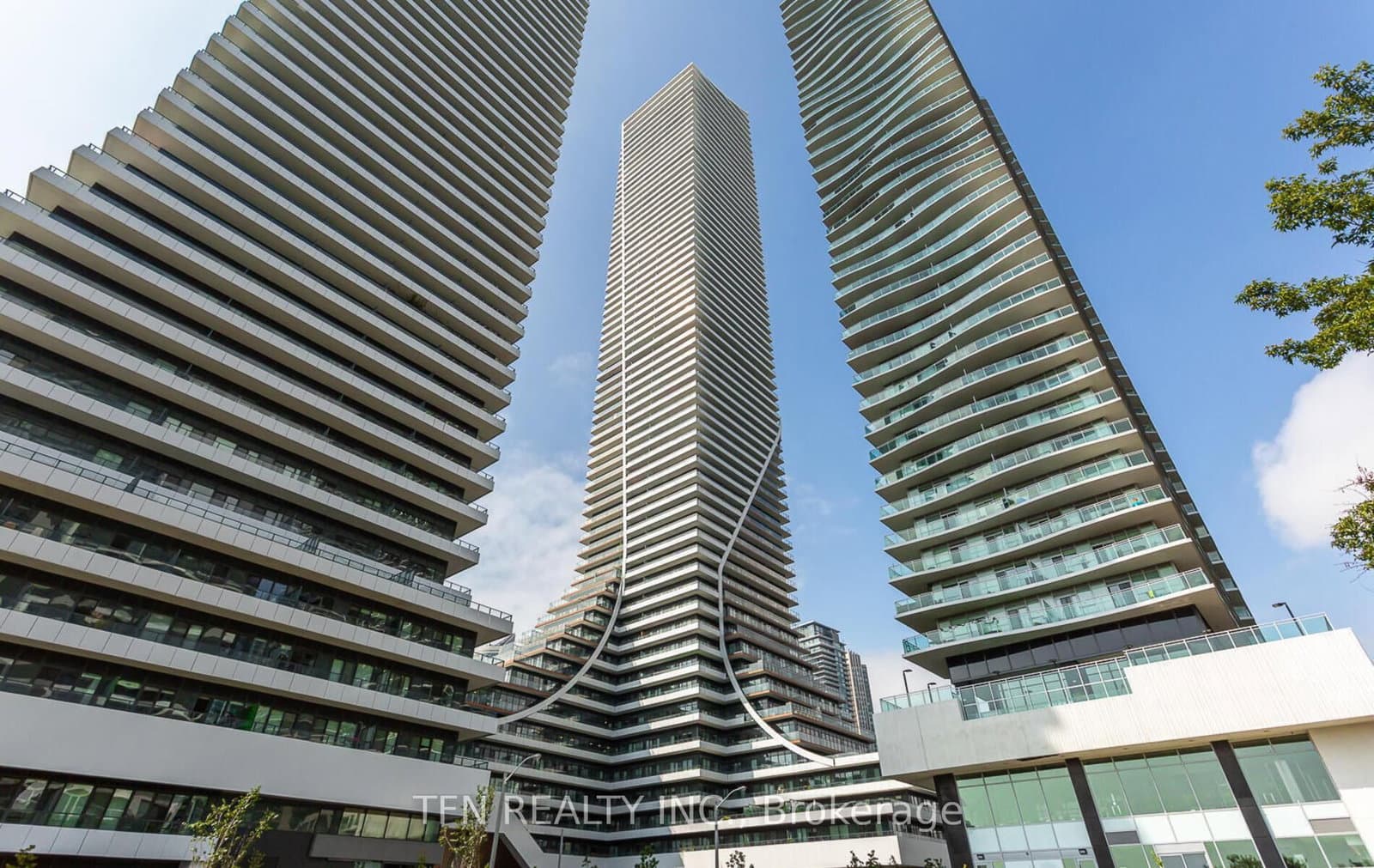 30 Shore Breeze Drive, Unit 819