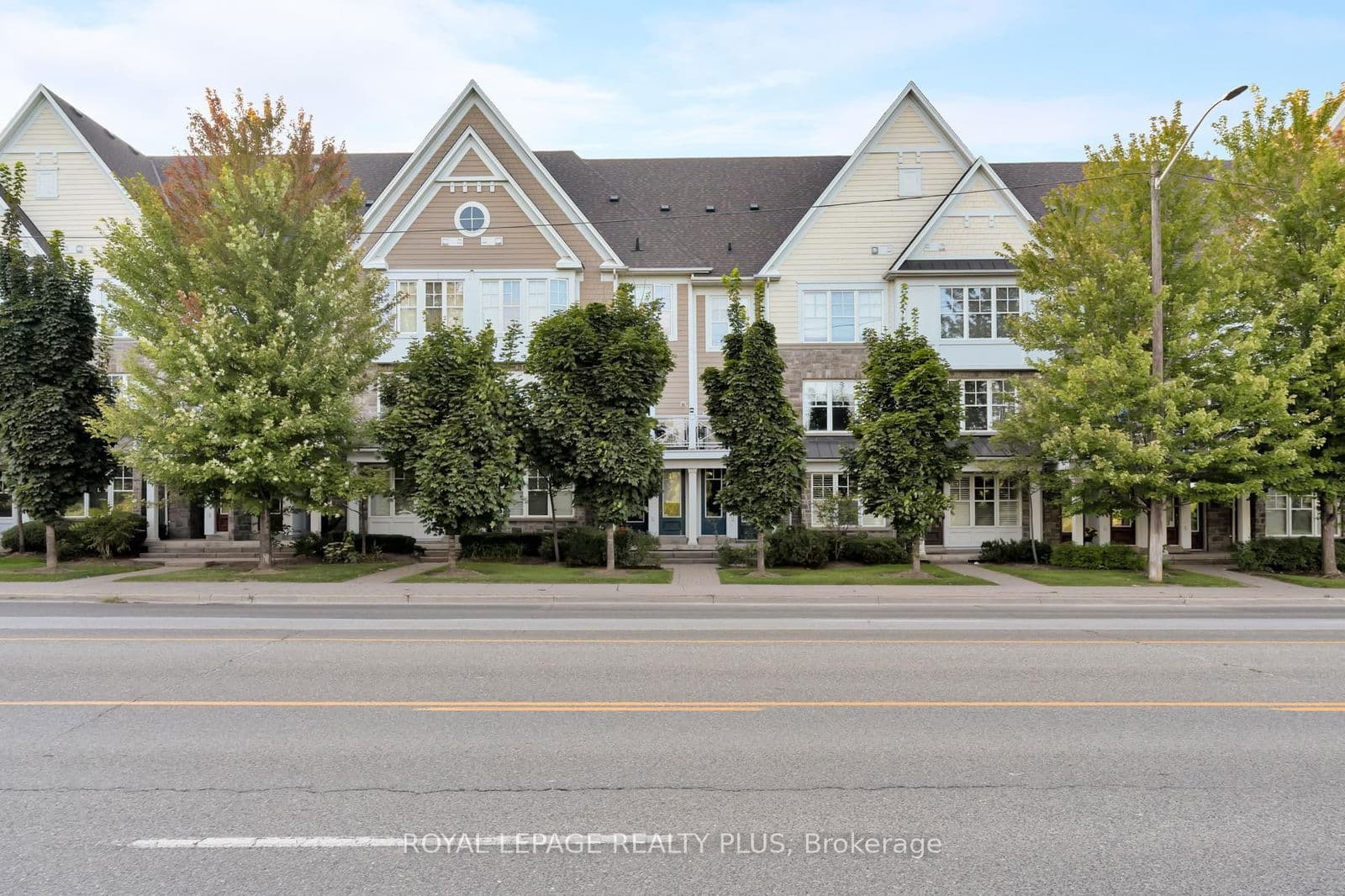 1437 Lakeshore Road E, Unit 303