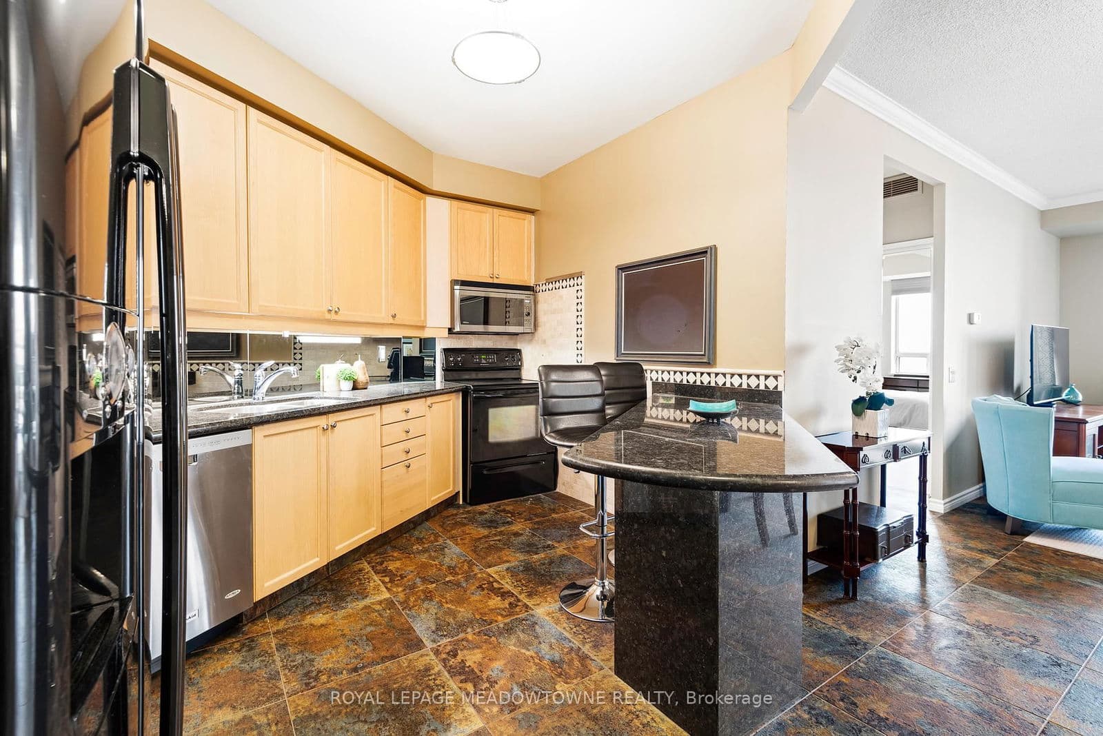 1 Belvedere Court, Unit 806