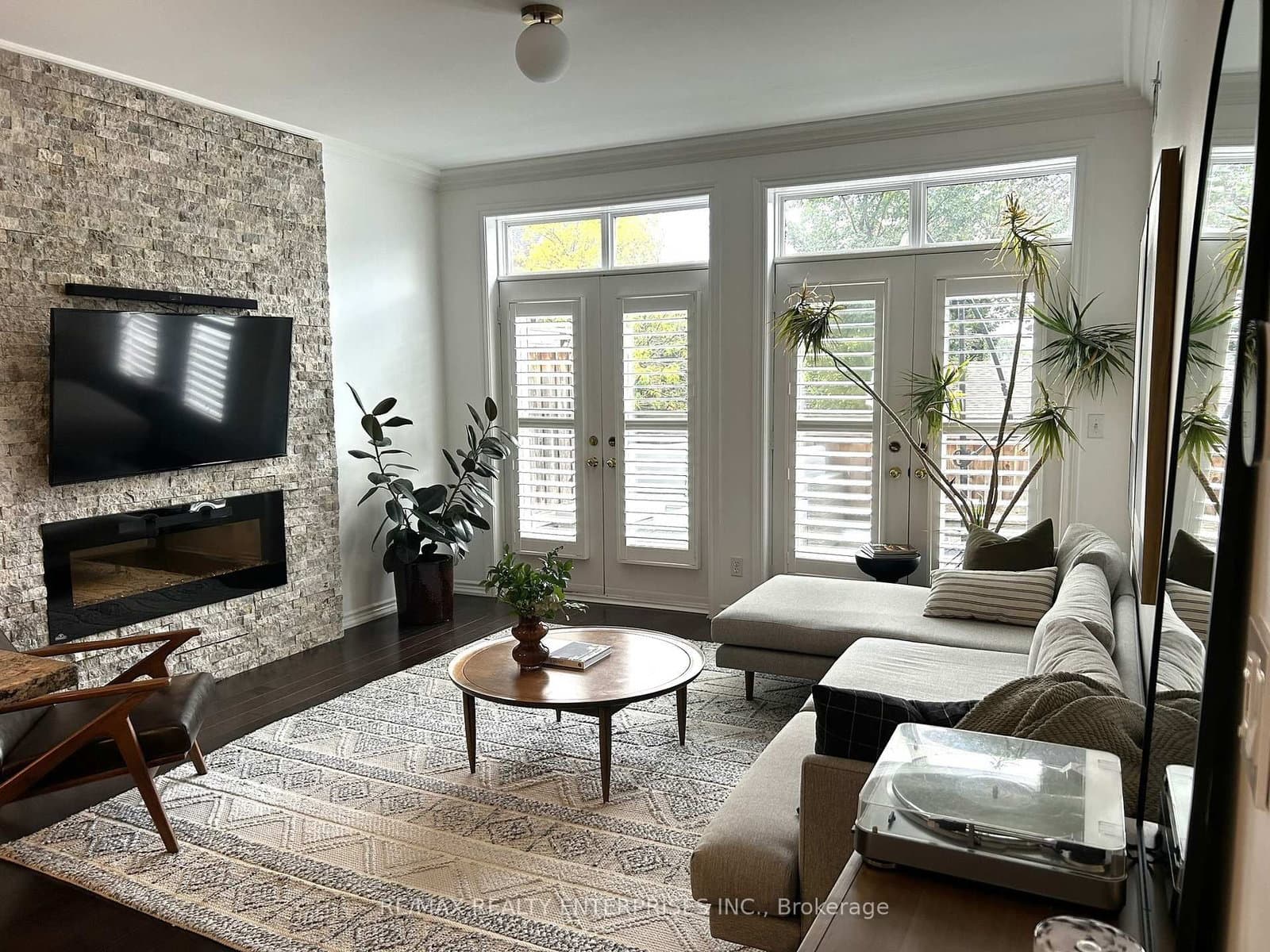 3531 Lake Shore Boulevard W, Unit 111