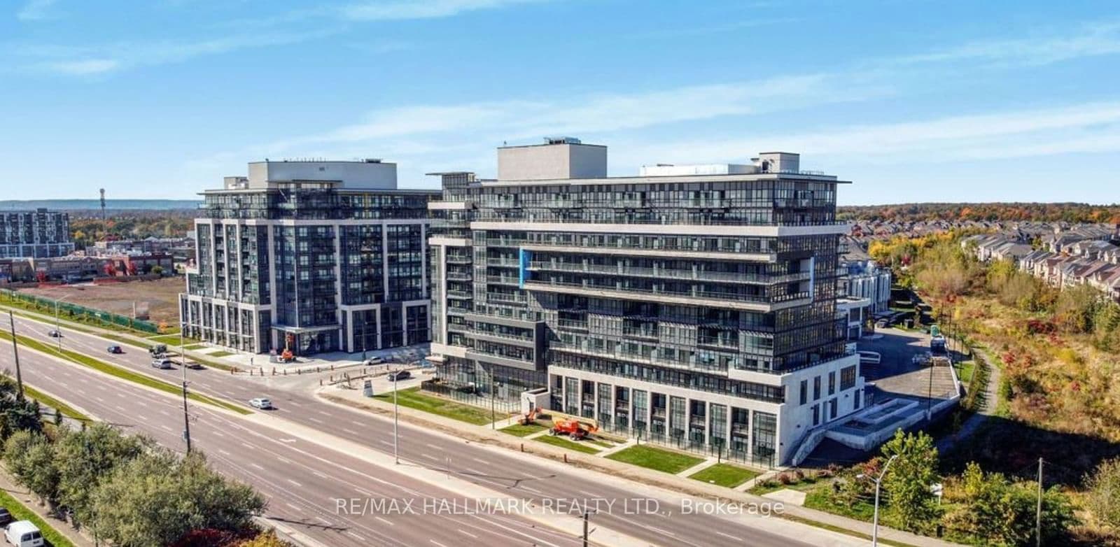 395 Dundas Street W, Unit 330