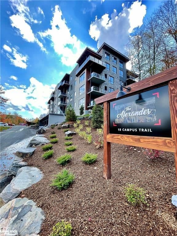 18 CAMPUS Trail, Unit 101