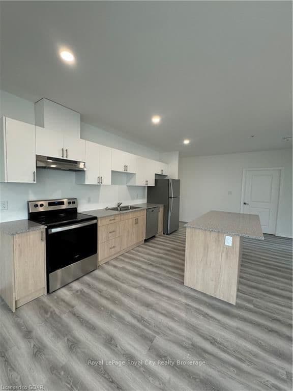 1098 PAISLEY Road, Unit 211