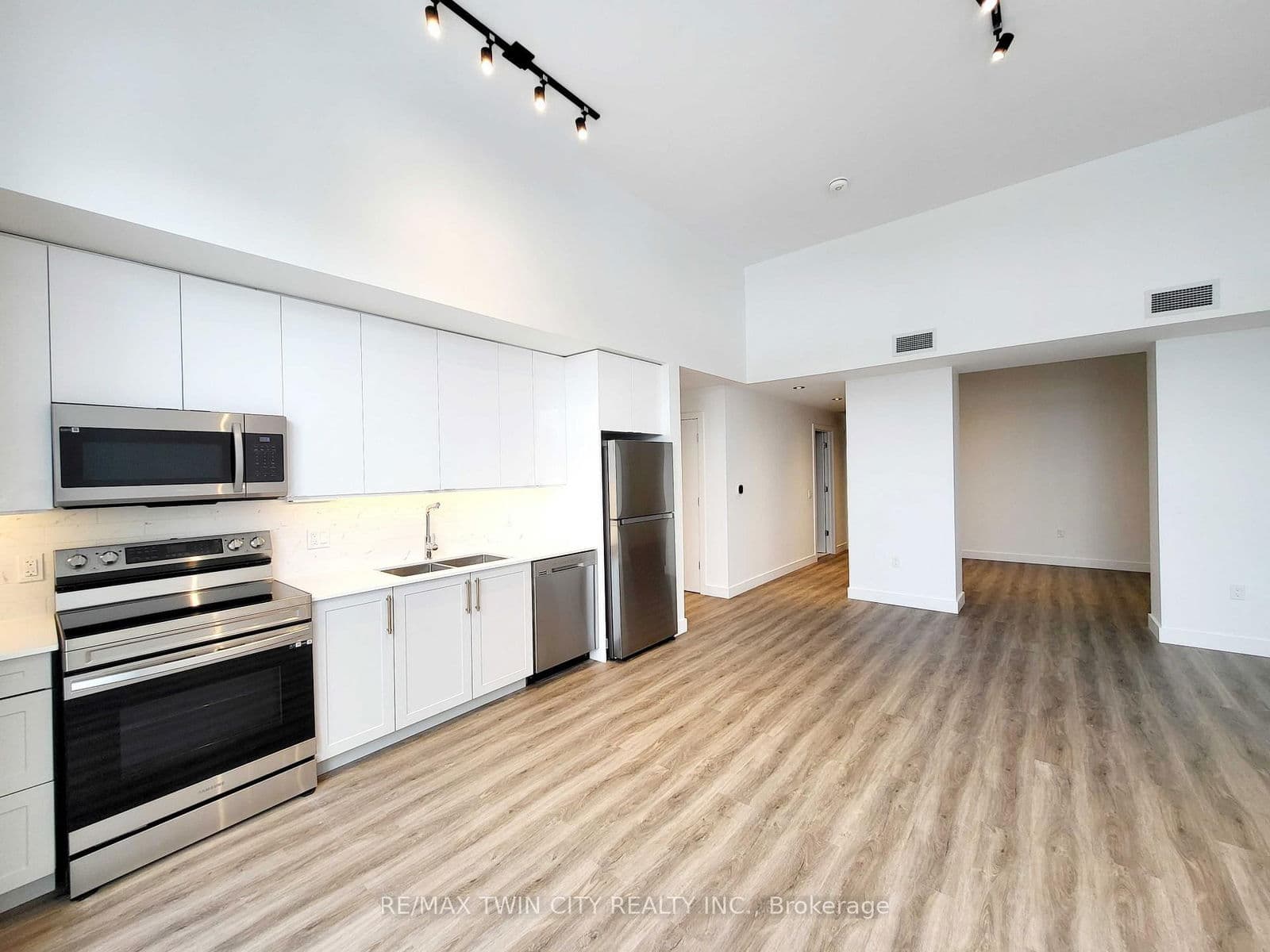 75 Huron Street, Unit 202