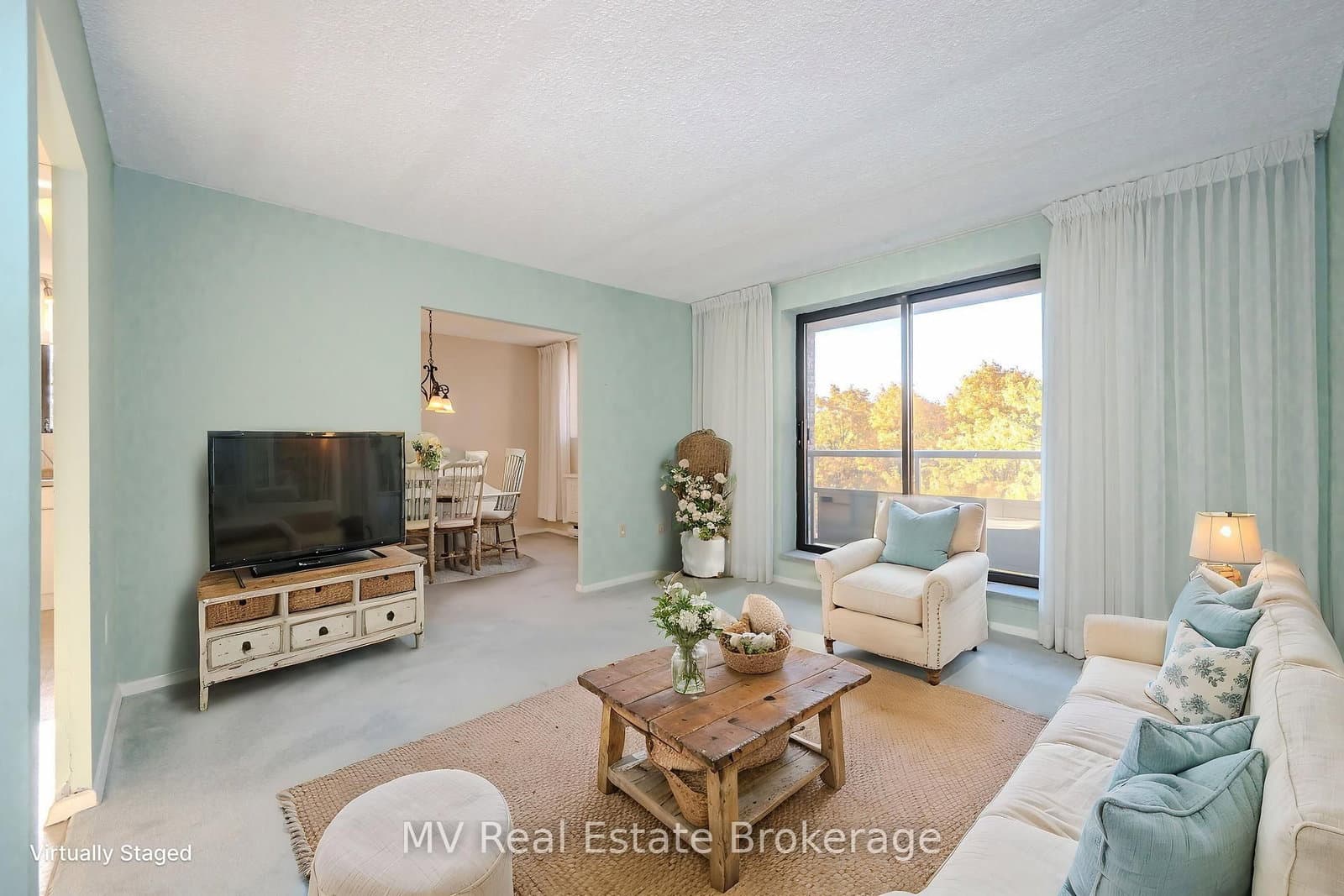 93 WESTWOOD Road, Unit 402