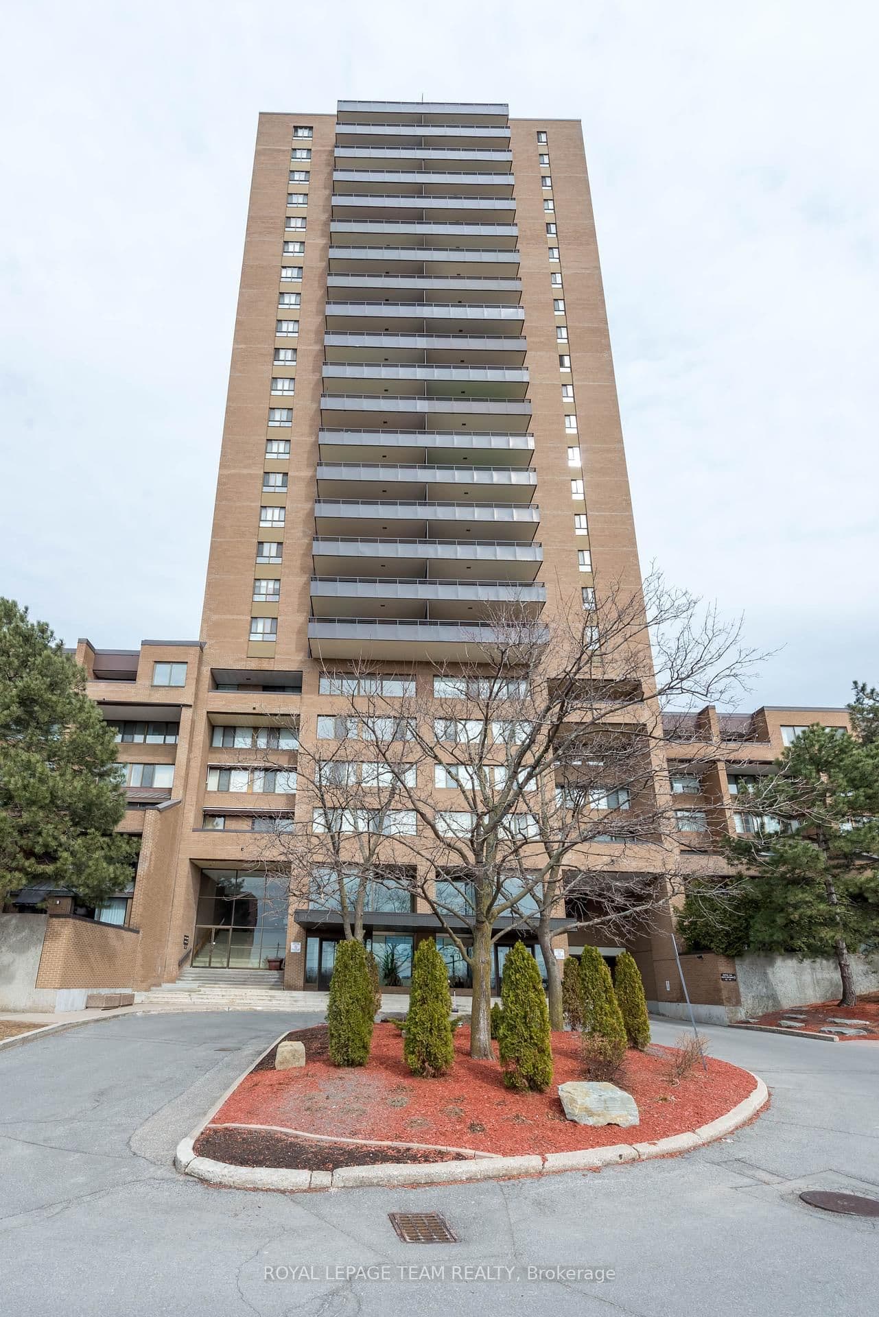 515 St. Laurent Boulevard, Unit 339