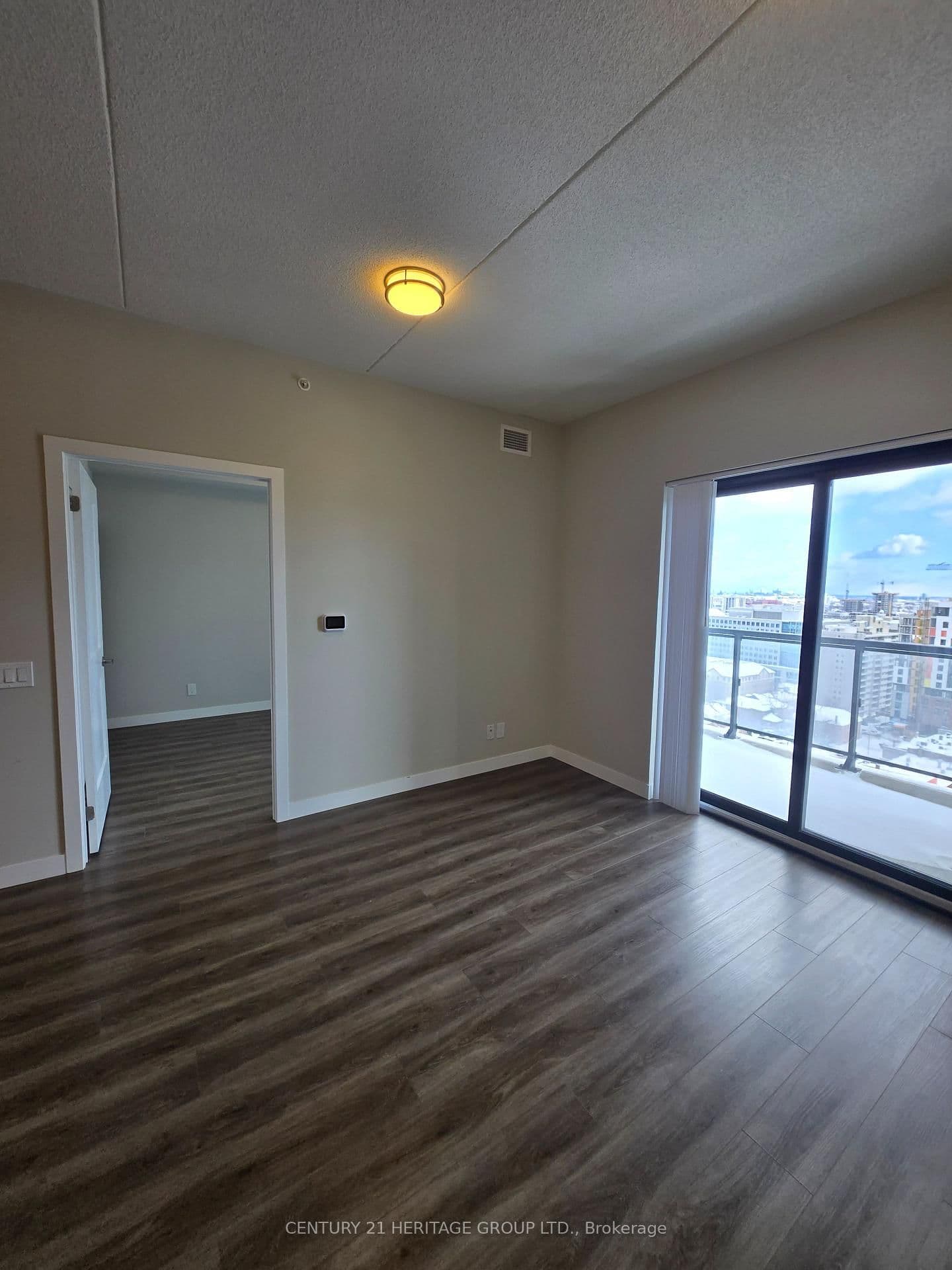 15 Queen Street S, Unit 1412