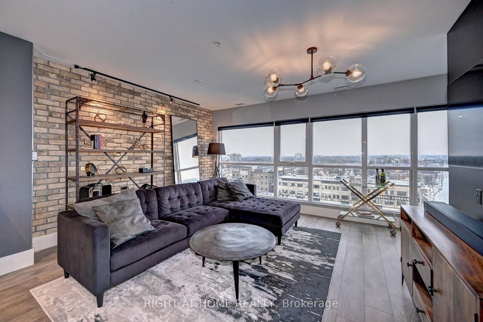 1 Victoria Street, Unit 901