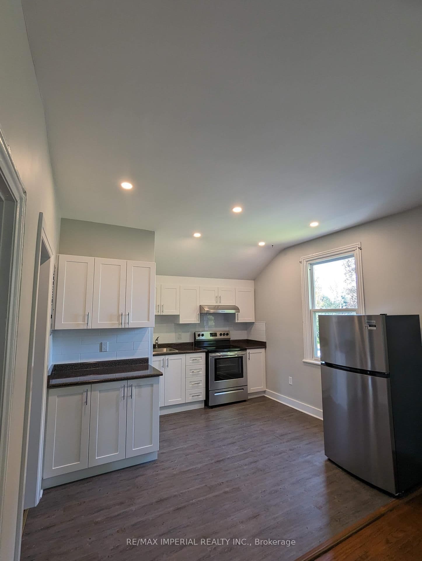 2 HURON Street, Unit Upper