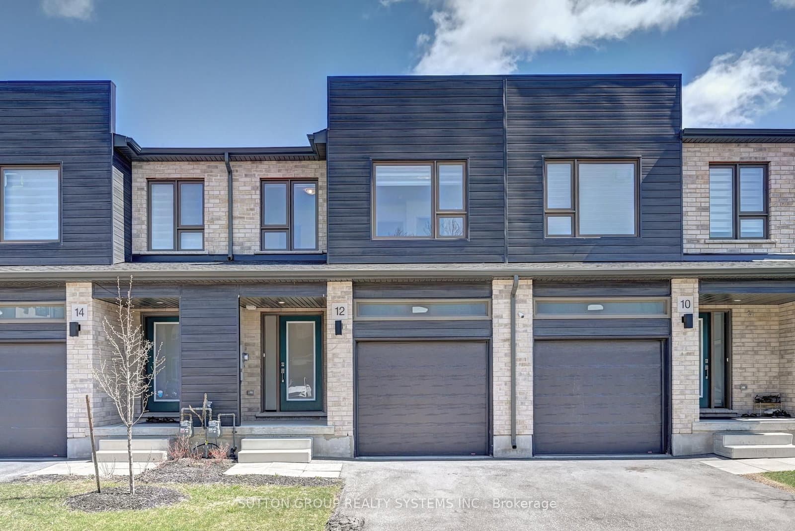 12 Roper Place