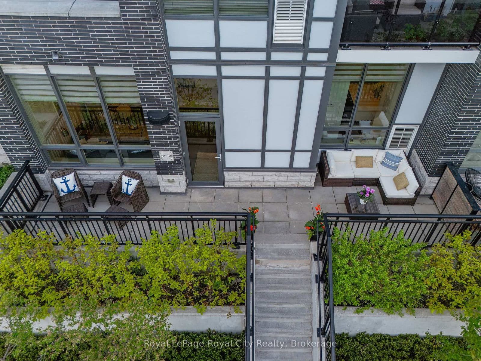 63 ARTHUR Street S, Unit 104