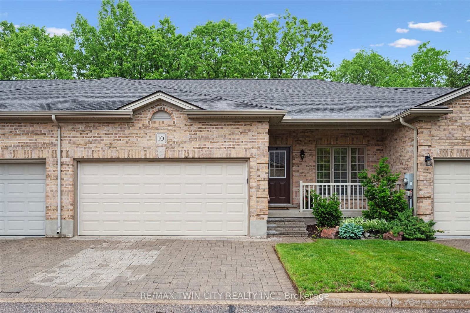 900 Doon Village Road, Unit 10