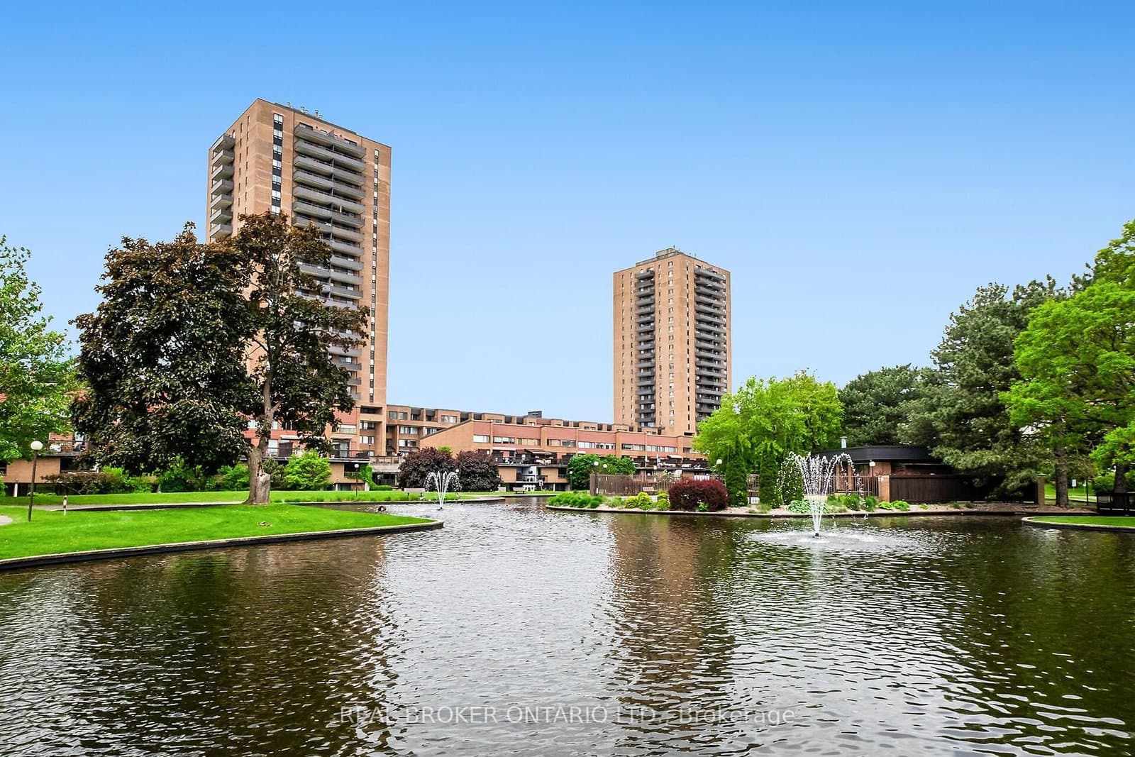 515 St Laurent Boulevard, Unit 910