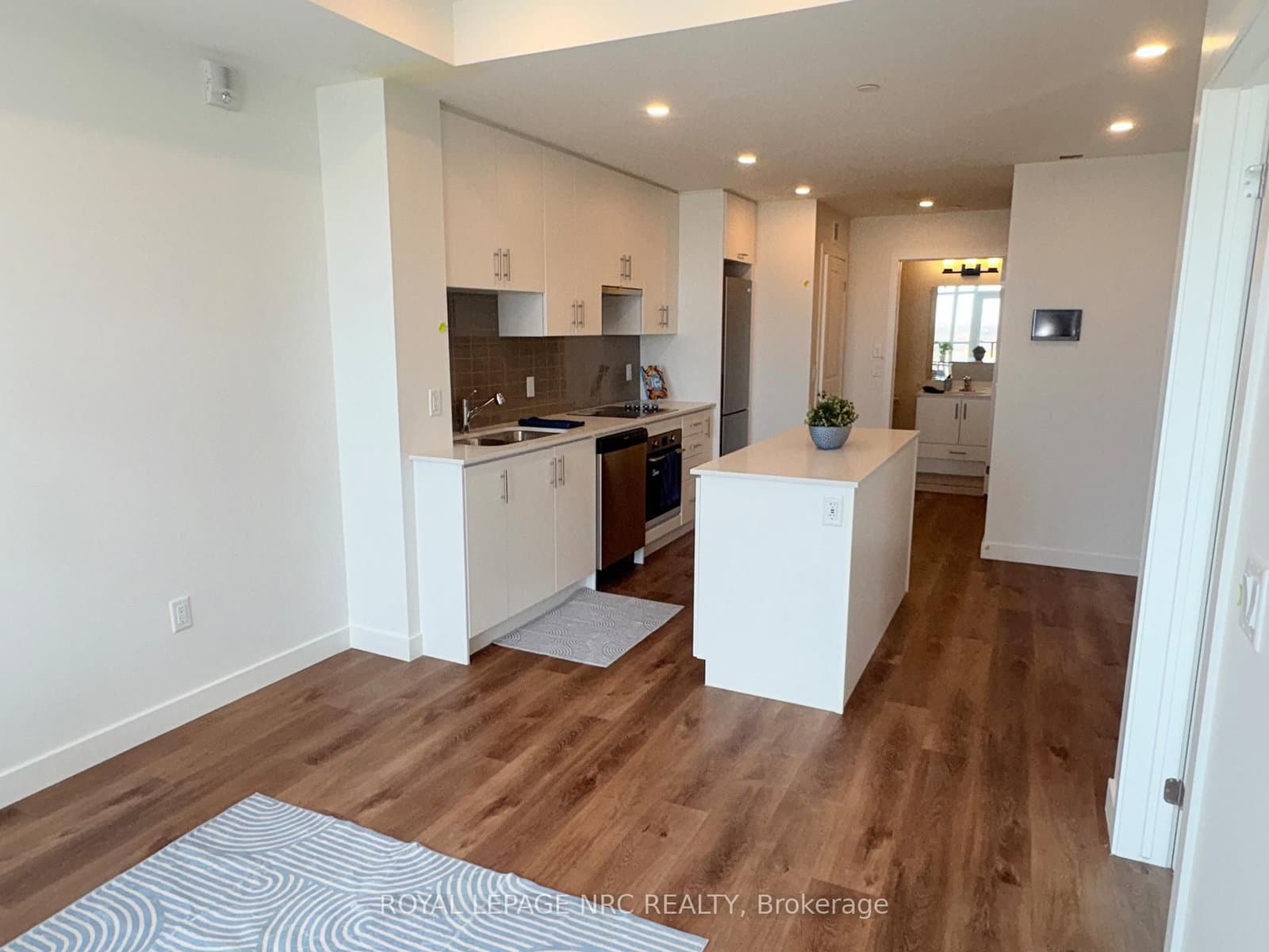 #921 - 461 Green Road