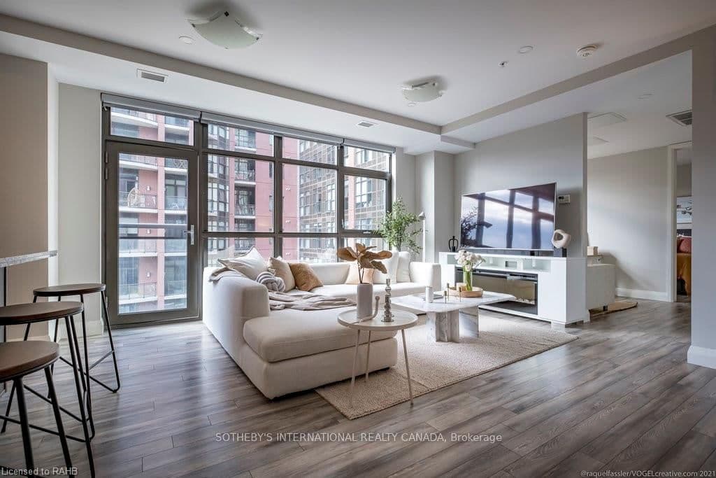 #716 - 118 King Street E