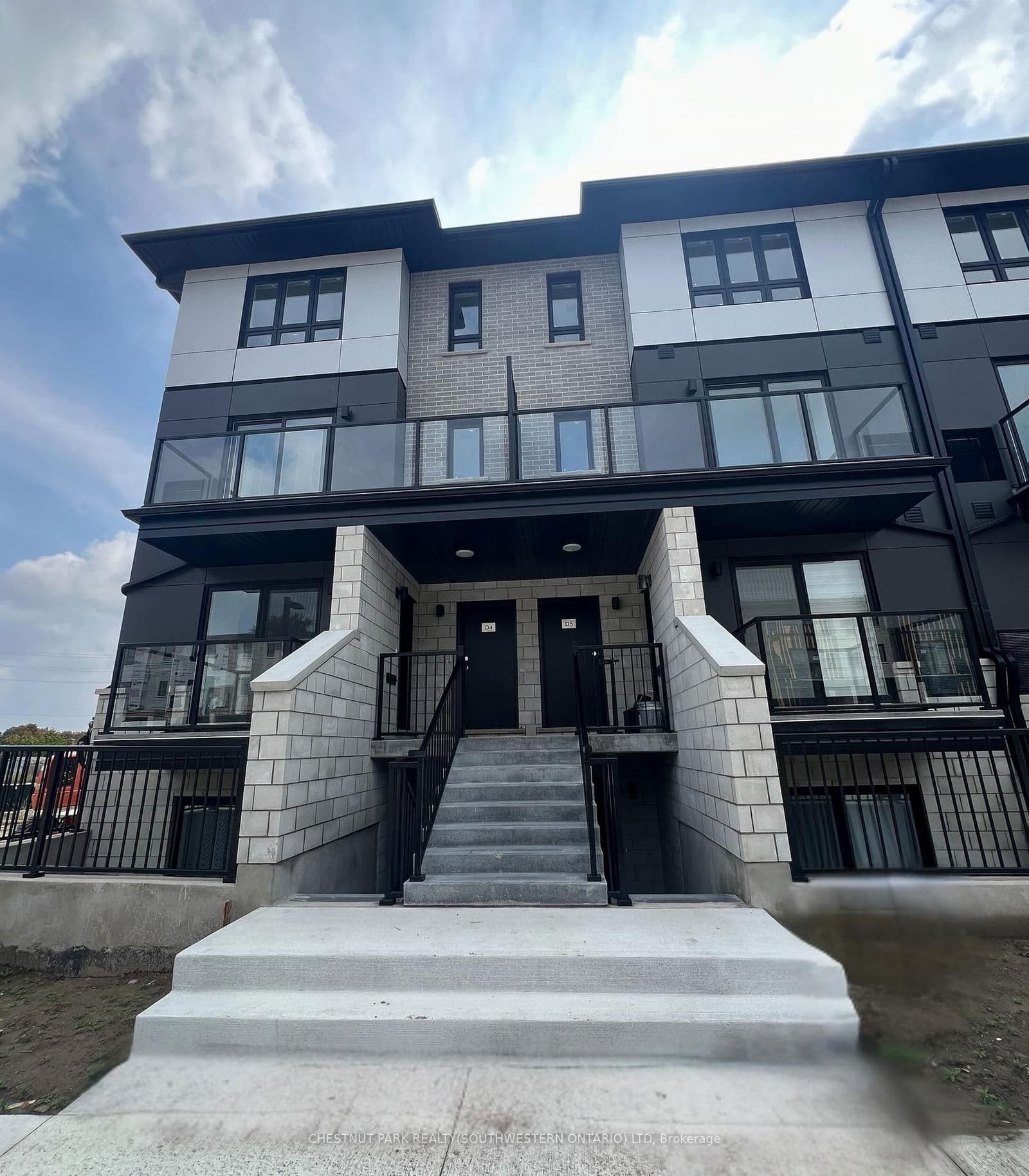 410 Northfield Drive W, Unit D3