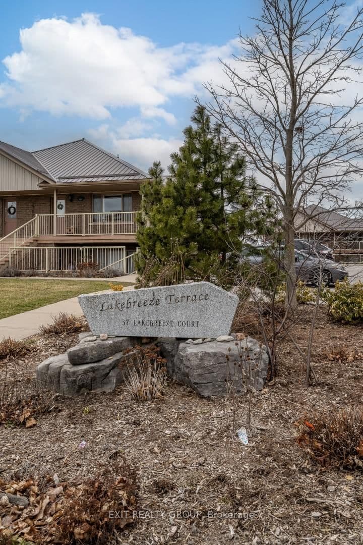 37 Lakebreeze Court, Unit # 3B