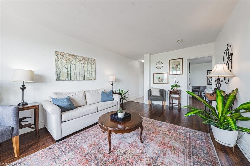 101 QUEEN Street S, Unit 606