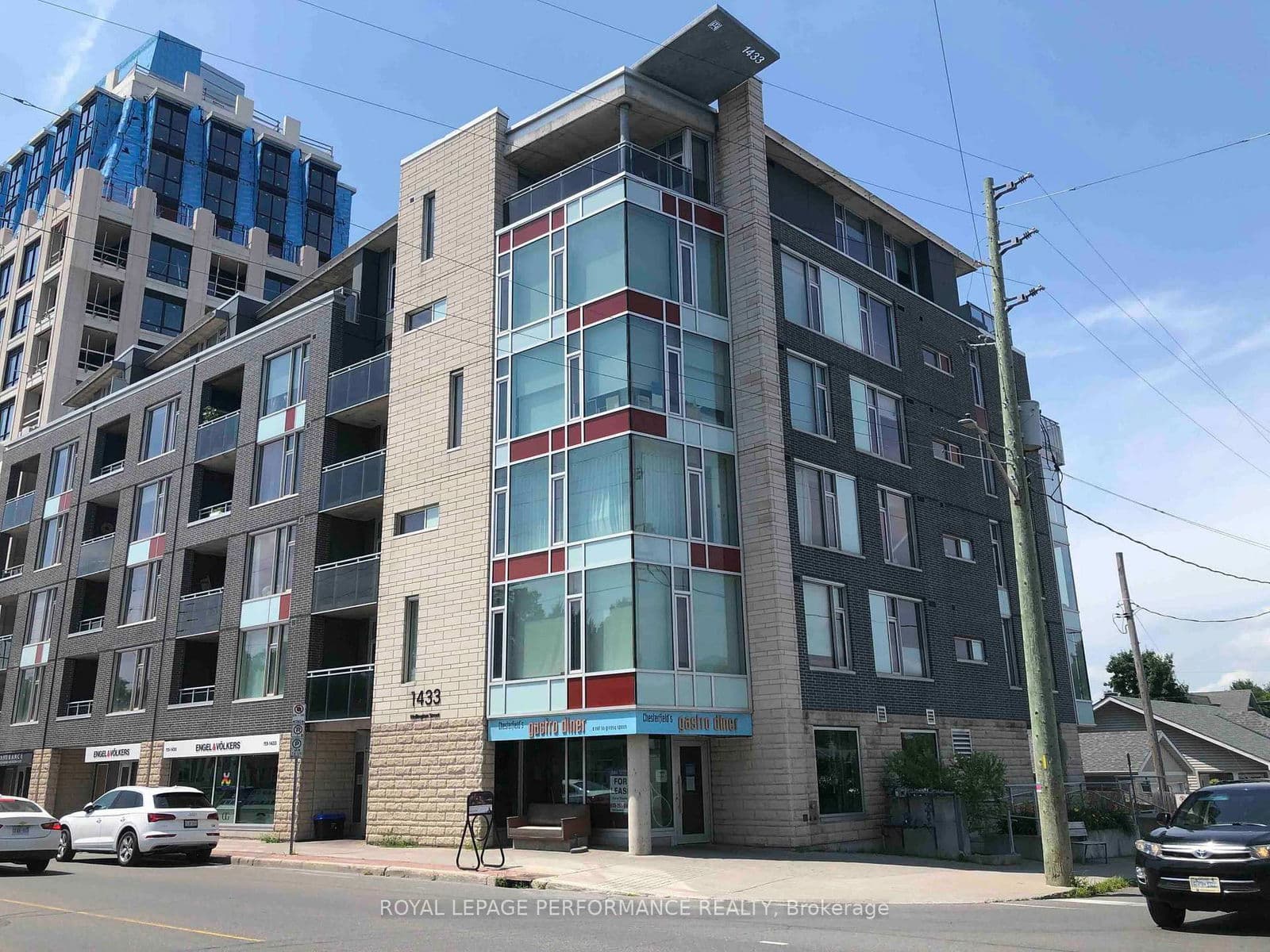 1433 Wellington Street W, Unit 402