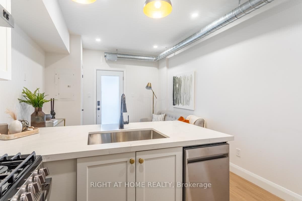 115 Catharine Street N, Unit 1