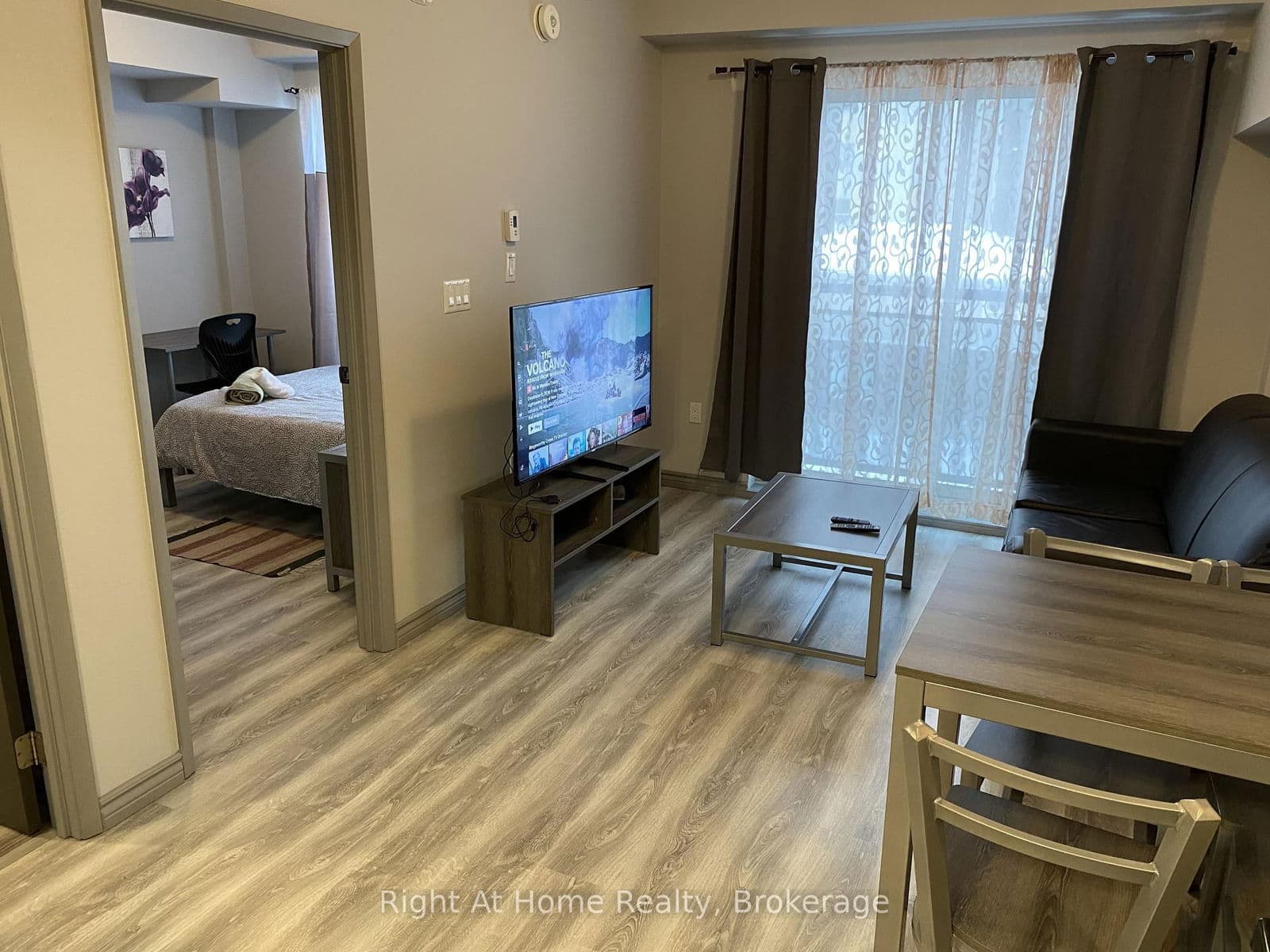 #F202 - 275 LARCH Street