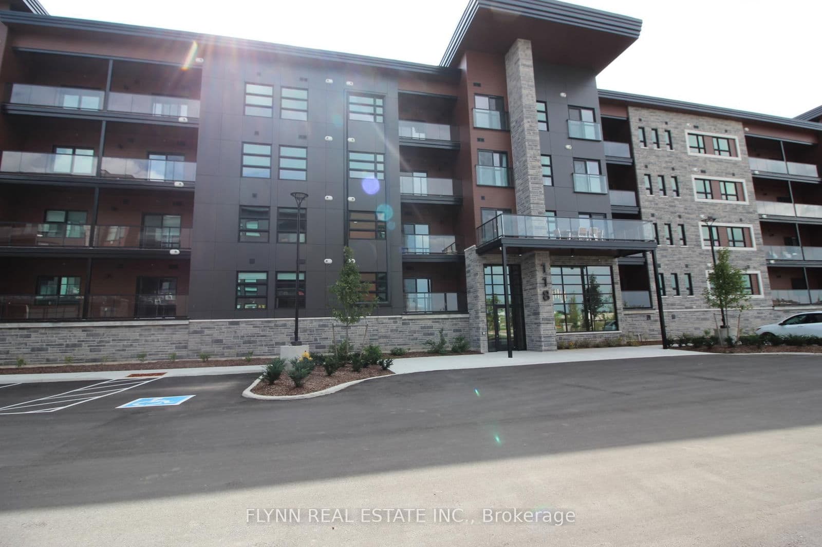 118 SUMMERSIDES Boulevard, Unit 104