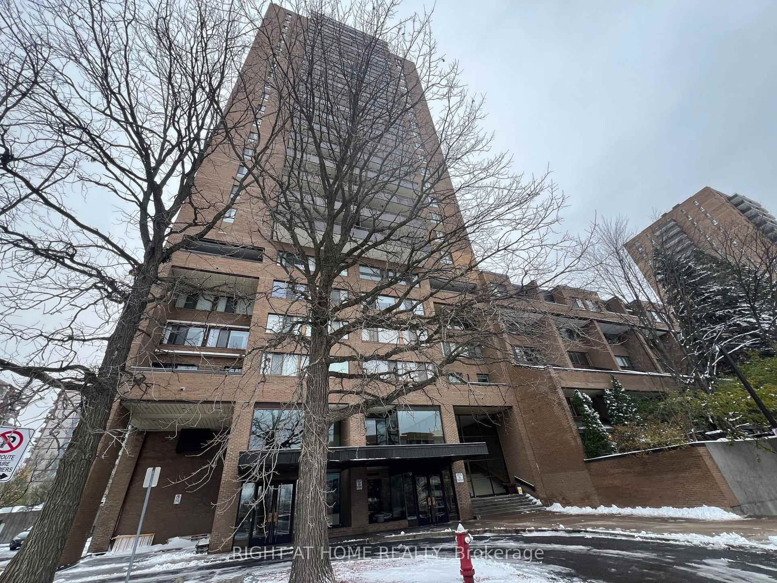 505 St Laurent Boulevard, Unit 1103