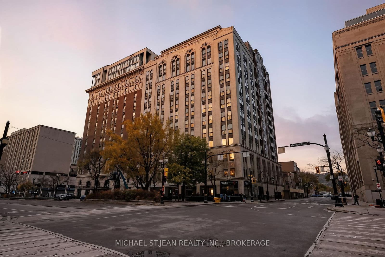 #916 - 118 King Street E