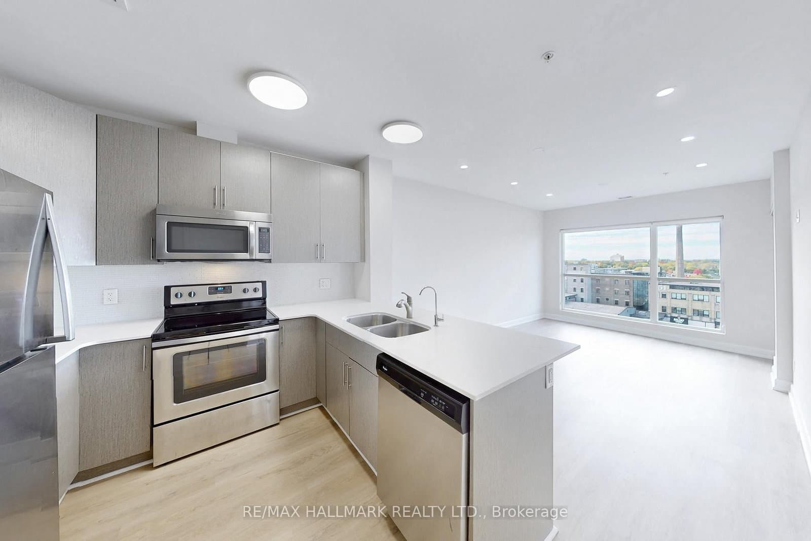 1 Victoria Street S, Unit 711